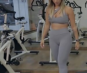 Đôi sex full ko che mông đánh bại sốc bà nội trợ