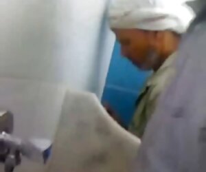 Một cô gái trẻ, một người đàn ông da đen slide dương vật của mình phim jav moi vào miệng