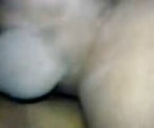 Bà tuyệt vời sử dụng p sex moi ngón tay của mình và sau đó là một trò chơi