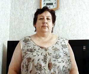 Nhẹ nhàng vuốt ve cơ thể của một cô gái xnxx moi lon châu Á, một lưỡi, một rung