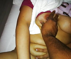 Chiếc xe dit chau gai moi lon đó, một trên mông,