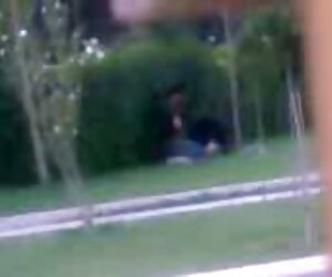 Trẻ và vui vẻ sex emgai chấp nhận một người đàn ông tràn đầy năng lượng quấy rối