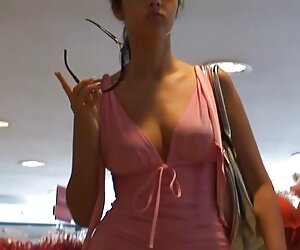 Một người phụ nữ trắng trợn để thu thập thông tin và sau đó sex moi ngoai tinh quyến rũ bởi một người đàn ông.