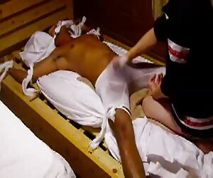 Pikaper chọn một cô gái trẻ, và cậu chich gái mới lớn là một kẻ man rợ trong một phòng khách sạn